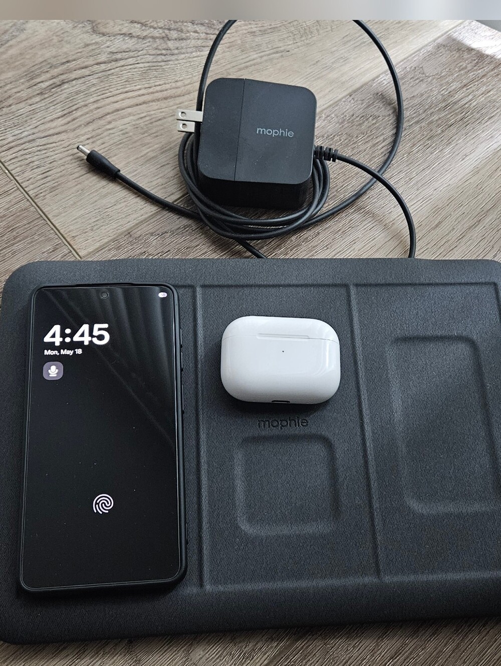 mophie Black Wireless Charging Mat for four devices